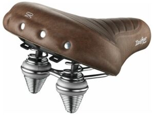 Fietszadel Drifter bruin, met grote veren voor extra rijcomfort.
